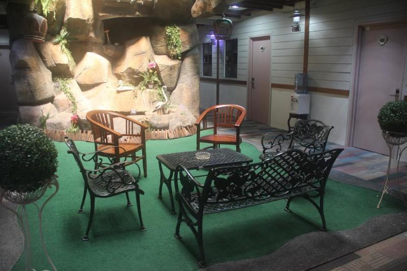 Hotel D'garden 2*