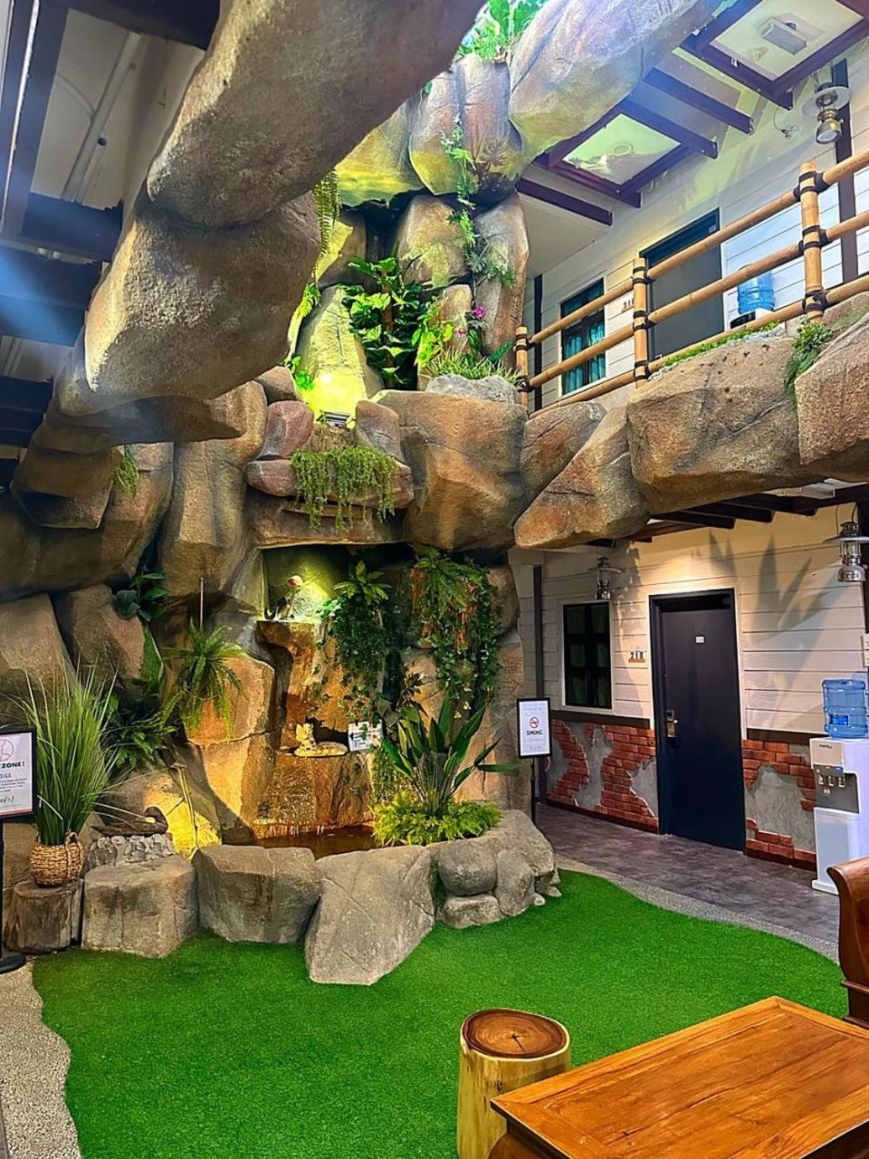 Hotel D'garden 2*